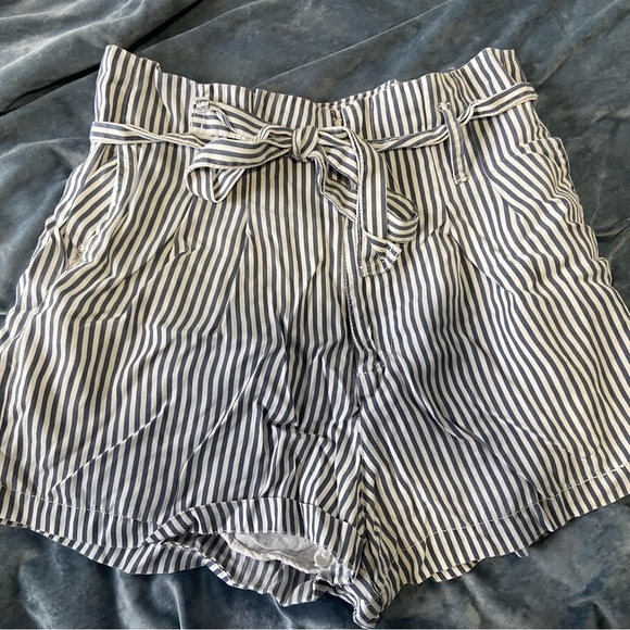 Abercrombie & Fitch Navy and White Striped High Waist Shorts - Picture 1 of 3